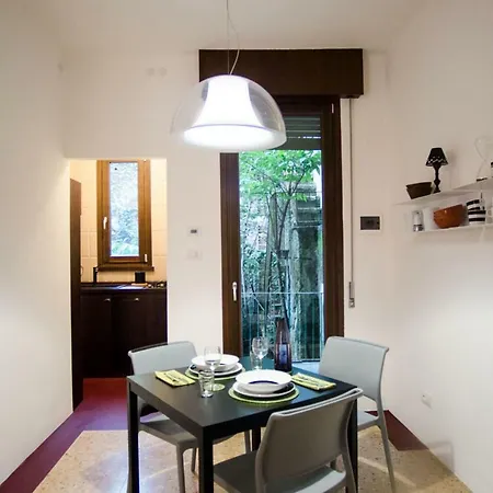 Veronaeasyapartments *